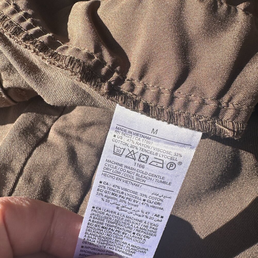 EUC Old Navy Extra High Waisted Taylor Pleated Cargo Pants - Picture 10 of 11